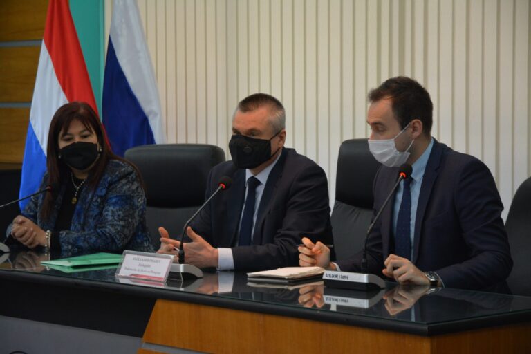 Visita Protocolar del Embajador de Rusia a la Universidad Nacional de Asunción