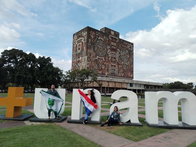 Estudiantes de la FCE-UNA cursan estudios becados en la UNAM