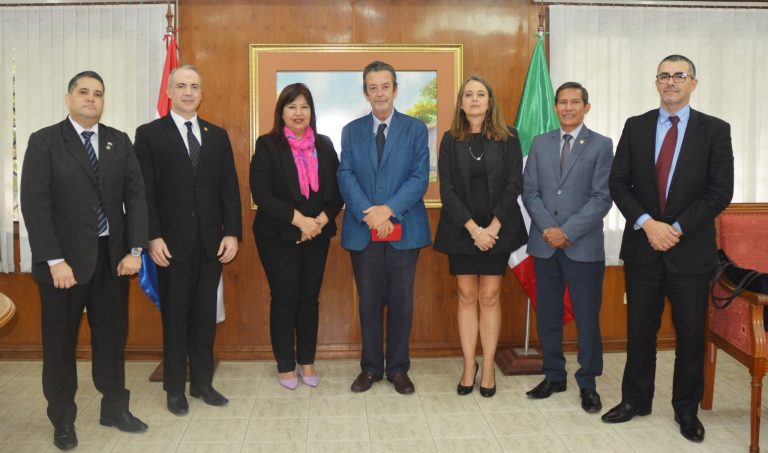 Embajador de la República de Italia en el Paraguay, visita la UNA.