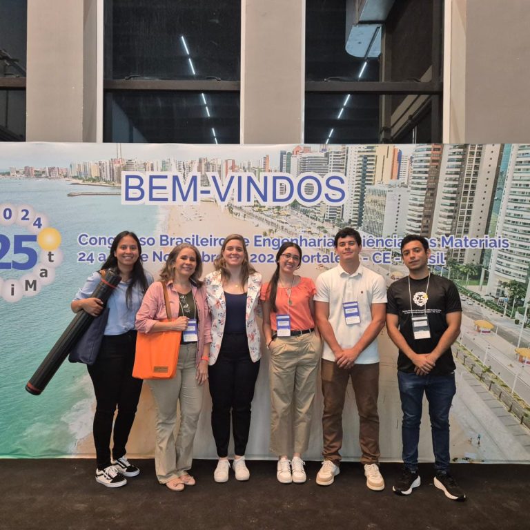 Estudiantes de Ingeniería en Ciencias de los Materiales se Destacan en Congreso Internacional en Brasil