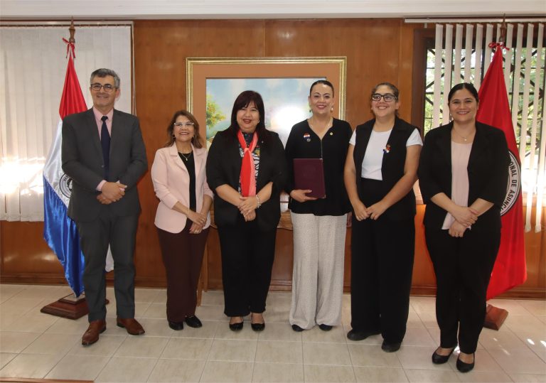 Docente mexicana visita la UNA para promover cooperación académica