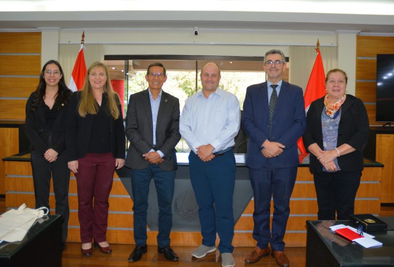 Embajador de Canadá visitó la UNA para fortalecer relaciones académicas