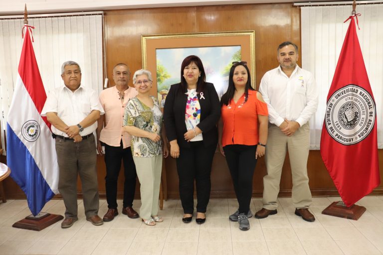 Delegación peruana fortalece vínculos académicos con la UNA en gestión del riesgo